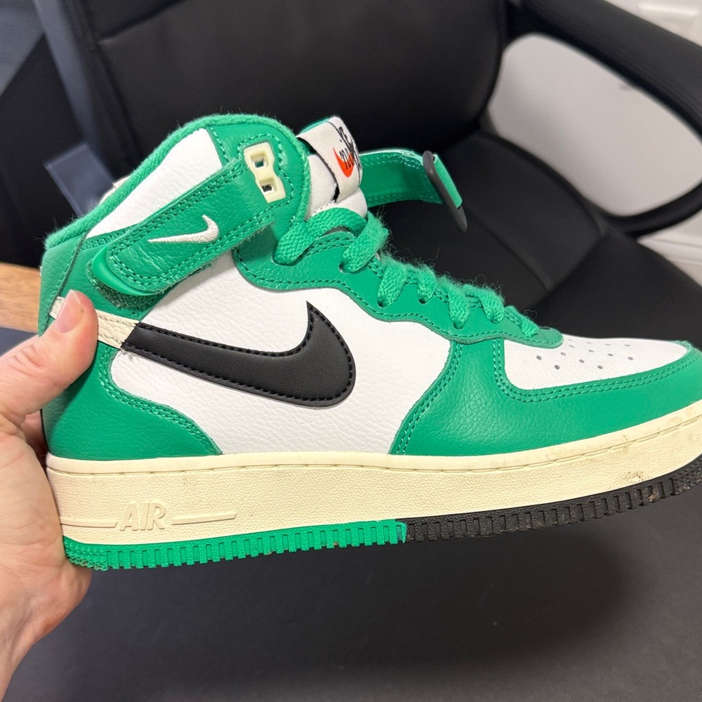 Nike Men’s Black, Green, and White Sneakers